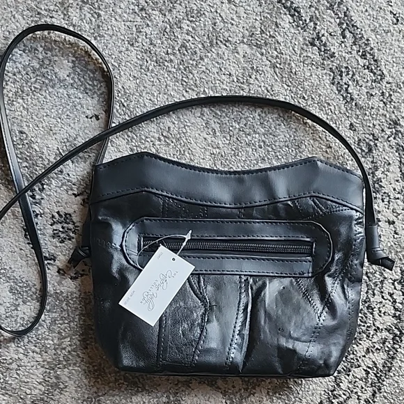 Elegant Black Crossbody Bag - Picture 4 of 4